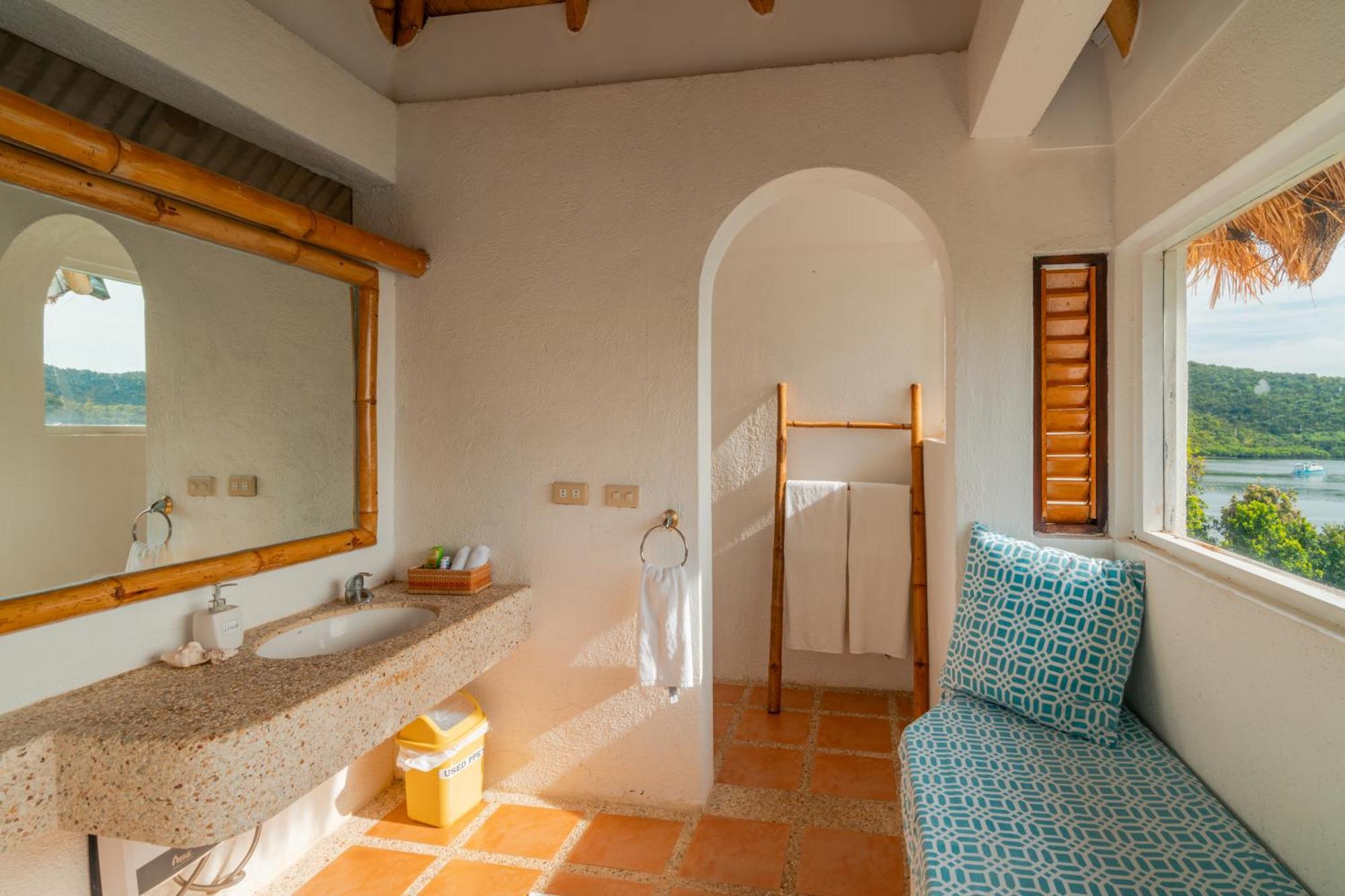 Marina Del Sol Resort & Yacht Club バスアンガ 部屋 写真